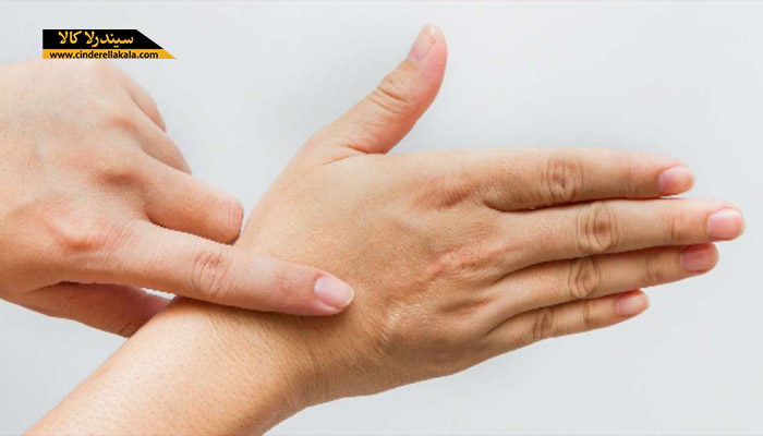 راه های درمان خشکی پوست دست با روش های خانگی در روزهای سرد زمستانی